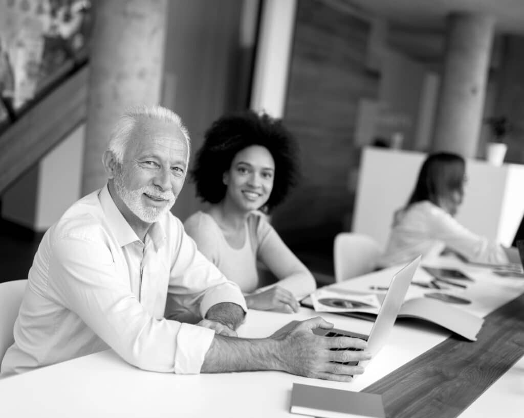 Transparence et bienveillance : les piliers du leadership moderne
