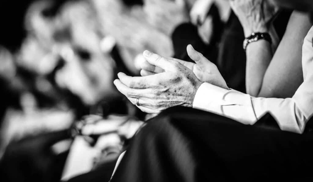 Transparence et bienveillance : les piliers du leadership moderne
